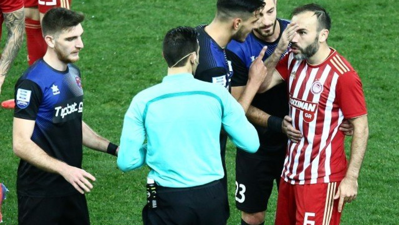 ΑΠΙΣΤΕΥΤΟ: Έβριζαν από τα μεγάφωνα τον διαιτητή    στο «Καραϊσκάκης»