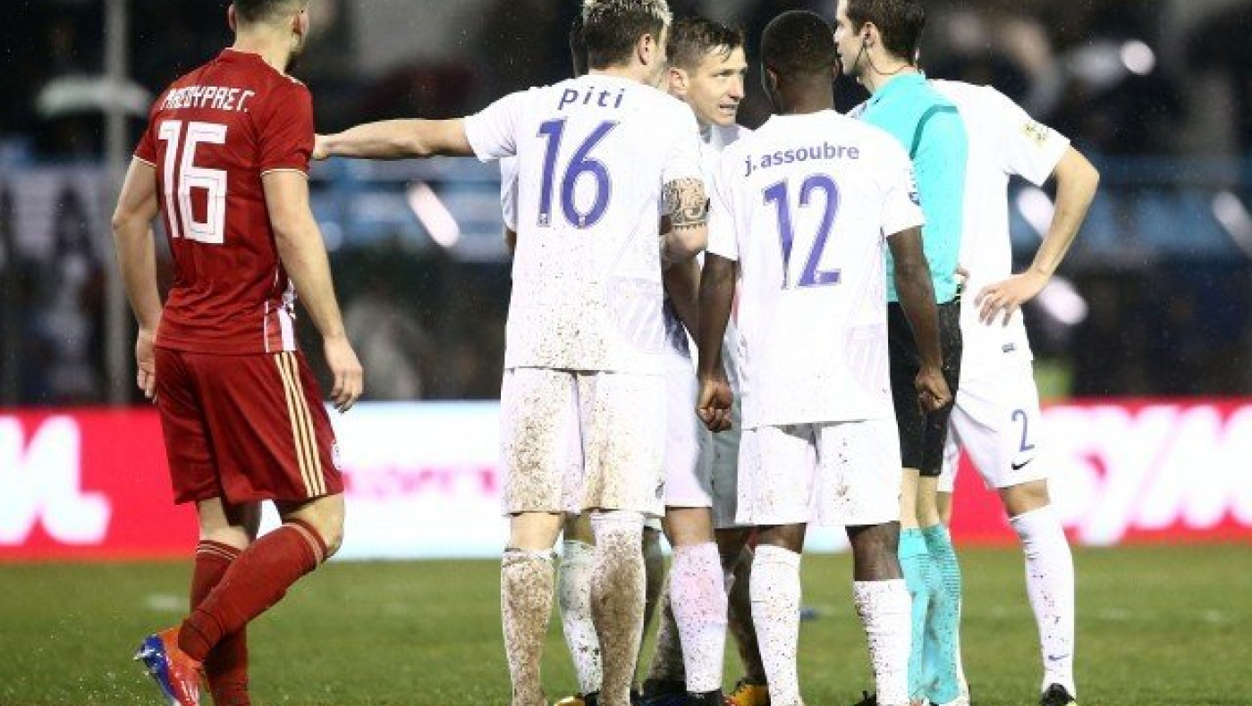Με σπρώξιμο έφυγε όρθιος από τη Λαμία ο Ολυμπιακός!