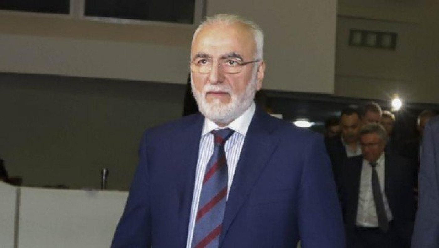 Κι       επίσημα στα χέρια του         Ιβάν Σαββίδη!