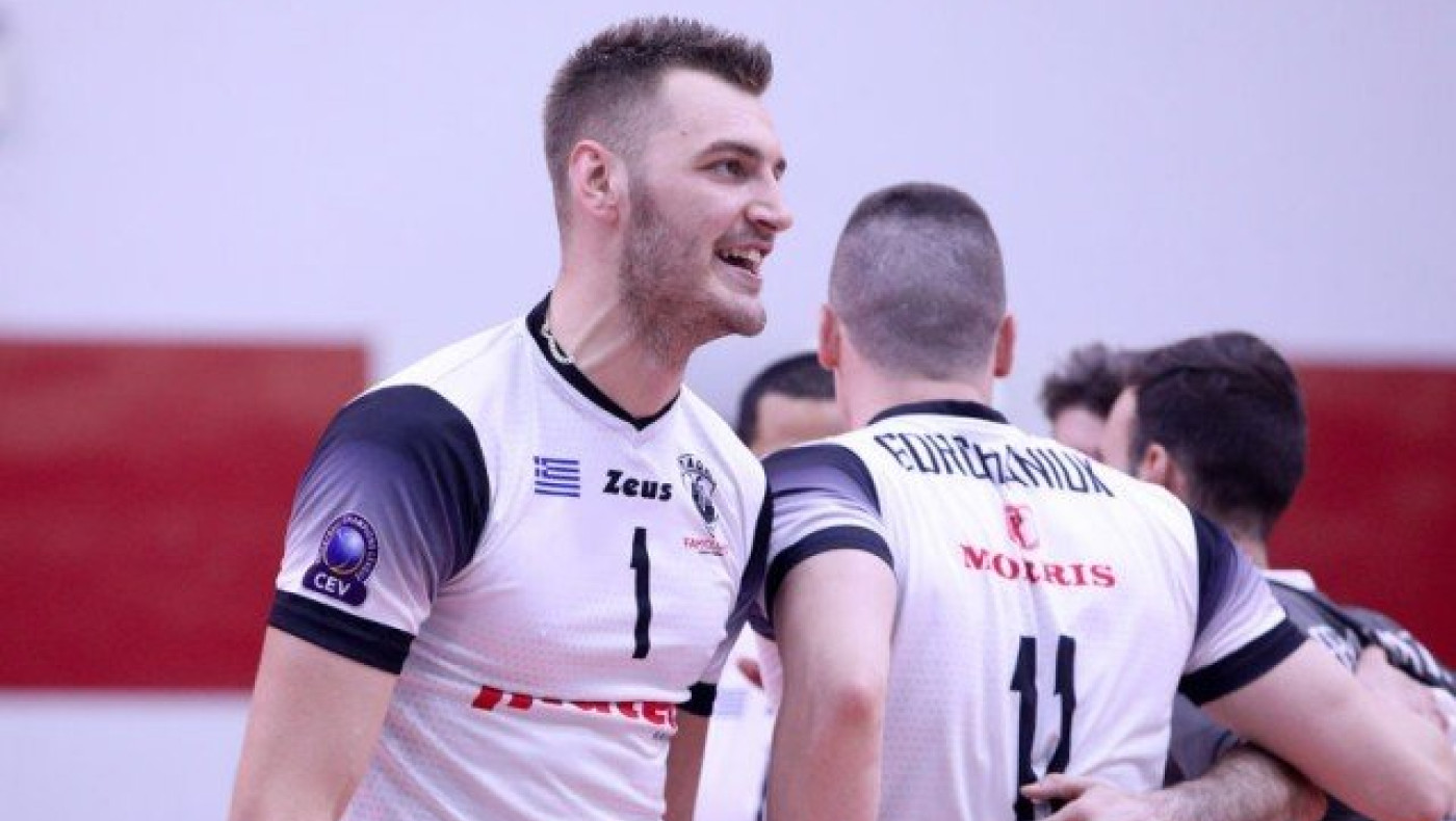 Ο Όκολιτς με... αθλήτρια του Ολυμπιακού στα μπουζούκια (pics)