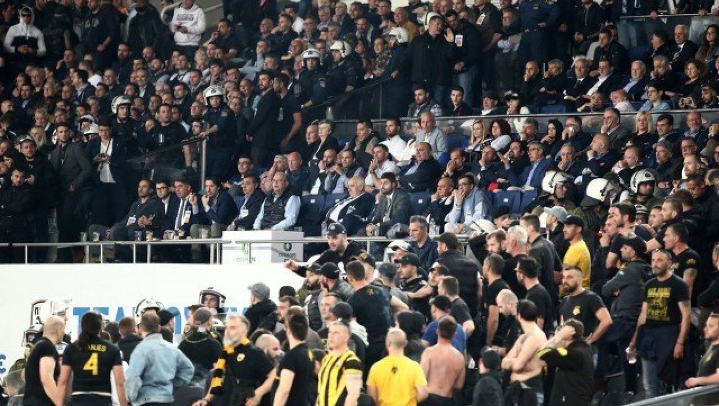 Ένταση στα επίσημα, ανύπαρκτη η    αστυνομία (vids)