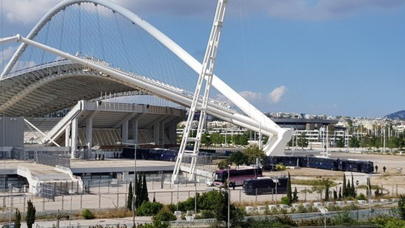 Δρακόντεια μέτρα έξω από                το ΟΑΚΑ (pics)