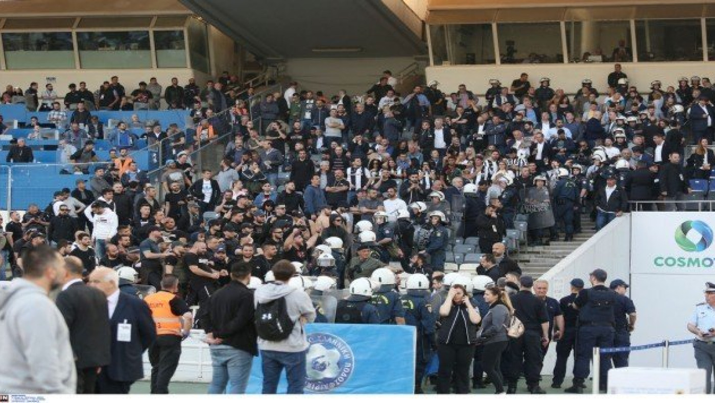 ΕΚΤΑΚΤΟ: Απειλή για... εκκένωση μετά το μπάχαλο στα επίσημα