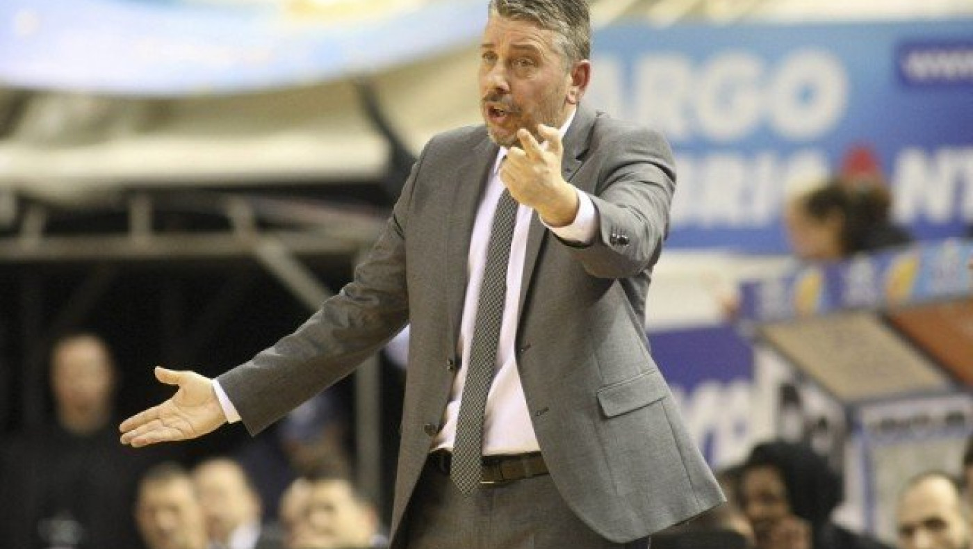 Εξετάζει                                            Παπαθεοδώρου η ΑΕΚ