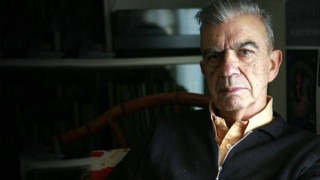Δολοφονήθηκε ο γνωστός συγγραφέας Μένης Κουμανταρέας