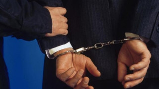 Συνελήφθησαν πρ. διευθύνων σύμβουλος εταιρείας και πρ. διαχειριστής εστιατορίου 