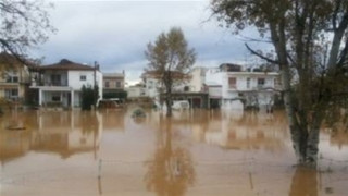 Συνεργεία καταγράφουν τις ζημιές από τις πλημμύρες στη Θεσσαλονίκη