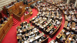 Τα μεσάνυχτα η ψηφοφορία του νέου προϋπολογισμού στη Βουλή