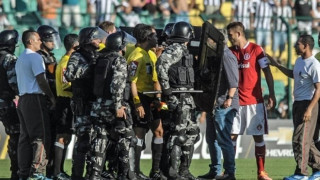 Πήραν στο κυνήγι τον διαιτητή (video)