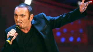 Πέθανε από έμφραγμα στη σκηνή! (vid)