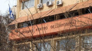 Μάχη σώμα με σώμα έξω από το Εργατικό Κέντρο (vid)