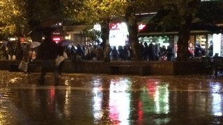 Αντιεξουσιαστές επιχείρησαν να καταλάβουν το γραφείο της Έλενας Ράπτη 