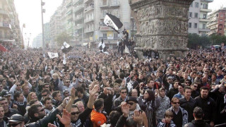 Χαμός στη Καμάρα (vid)