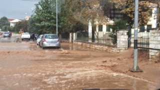 Σε πισίνα μετατράπηκε σχολείο στα Σύβοτα-Ανεμοστρόβιλος έριξε 2 κολώνες της ΔΕΗ