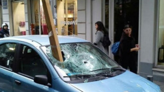 Δοκάρι προσγειώθηκε σε ΙΧ στο κέντρο της Αθήνας!