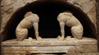 Sunday Times: «Η Αμφίπολη συνορεύει με τη Μακεδονία»!