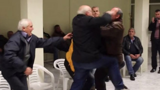 Με βρισιές και μπουνιές έλυσαν τις διαφορές τους στο Ωραιόκαστρο! (videos)