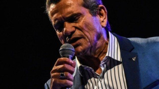 «Σε μια ζαριά έχασα          500                χιλιάρικα»