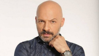 Ο Ν. Μουτσινάς με μαλλιά! Η φωτογραφία της Μ. Σολωμού από το 1999-pic