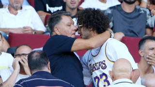 Στην κερκίδα μαζί με τον Κούγια ο Ουάρντα για το ΑΕΛ-Ολυμπιακός