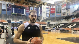 «Πεντάρια» made in Greece με            τα ασπρόμαυρα