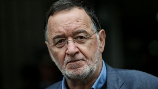 Επίθεση αναρχικών κατά Λαφαζάνη- «Την επόμενη φορά θα φύγει με φορείο»