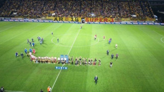 H εντυπωσιακή ατμόσφαιρα στο «Κλ. Βικελίδης» στο ματς με Ολυμπιακό