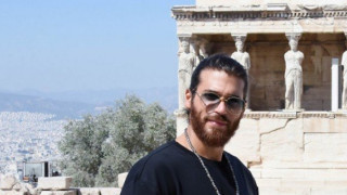 Σάλος με την άσεμνη χειρονομία του Τζαν Γιαμάν στην Ακρόπολη (pics)