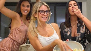 Η Diletta Leotta σε καλεί για πιτζάμα πάρτι στον καναπέ της (pic)