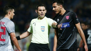 Πέναλτι από Κομίνη στον Ολυμπιακό, δεν πήγε στο VAR! (VIDEO)