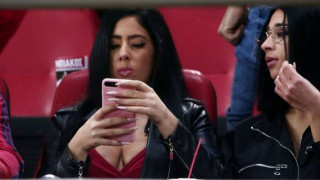 Η καλλονή που έστρεψε τα βλέμματα πάνω της στο Καραϊσκάκης