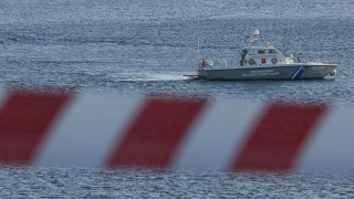 Ακυβέρνητο σκάφος στο Σαρωνικό με τέσσερις επιβαίνοντες