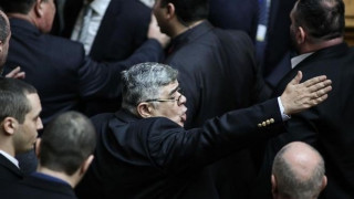 Επεισόδια και ύβρεις από Χρυσαυγίτες βουλευτές