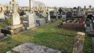 Σάλος στο Παρίσι: Δήμαρχος αρνήθηκε να θάψει βρέφος Ρομά