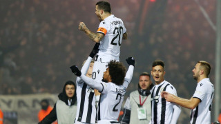 «Με τη σημαία στον ιστό της ﻿και με το όπλο παρά πόδα»