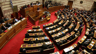 Σύλληψη 16χρονης από τη Θεσσαλονίκη που επιχείρησε να μπει στην Βουλή με μαχαίρι