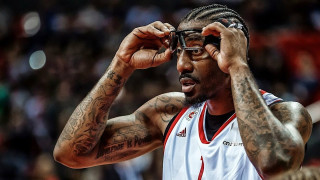 O Στούντεμαϊρ λυγίζει όταν μαθαίνει για τον θάνατο του Κόμπι