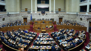 Ακούν. Βλέπουν. Μιλούν. Δεν σκέφτονται!