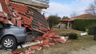 ΙΧ με μετανάστες κατέληξε πάνω σε σπίτι στην Ξάνθη!