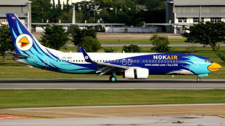 Εικόνες σοκ: Αεροπλάνο συνέθλιψε εργαζόμενο σε ρυμουλκό