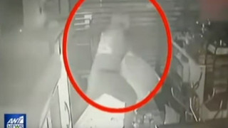 Βίντεο-ντοκουμέντο: Διαρρήκτης αδειάζει μίνι-μάρκετ στη Θεσσαλονίκη