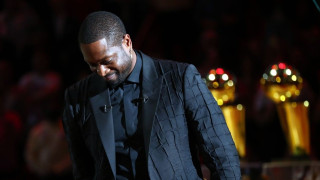 Συγκίνηση στην εκδήλωση απόσυρσης της φανέλας του Ουέιντ