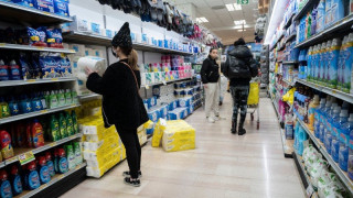 Καταντάει γελοίο το να πειθαρχούμε με τον βούρδουλα, αλλά γι' αυτό φταίμε εμείς