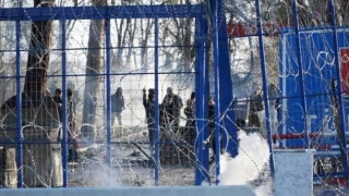 Έβρος: Το στρατιωτικό όχημα που επιχείρησε να ρίξει τον φράχτη