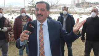 Τούρκος καλλιτέχνης τραγουδά «να χτυπήσει ο ιός την Ελλάδα»