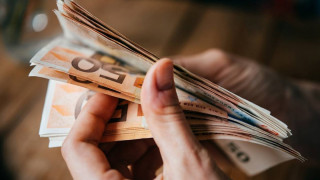 Ολα όσα πρέπει να ξέρετε για το επίδομα των 800 ευρώ- Ξεκινούν σήμερα οι αιτήσεις