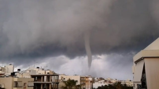 Υδροστρόβιλος «χτύπησε» το Ηράκλειο (VIDEOS)