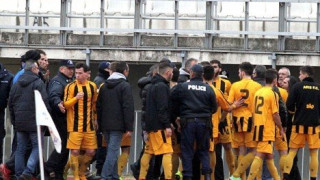 Ένταση έξω από τα αποδυτήρια (video)