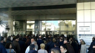 Αναβολή της δίκης Μαρινάκη - Θεοδωρίδη λόγω «βόμβας»