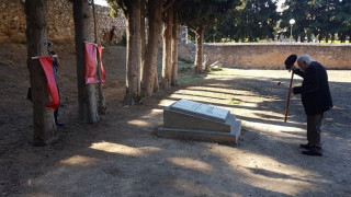 «Υποβάθμισε» το θάνατο Γλέζου ο Ριζοσπάστης